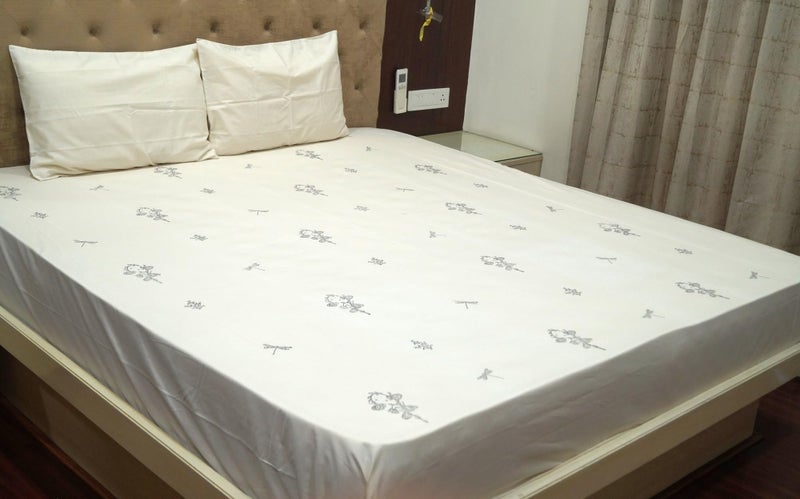 Vissage Block Printed King Bedsheet with 2 Pillow Covers - 100% Cotton, Ecofriendly - Image 1