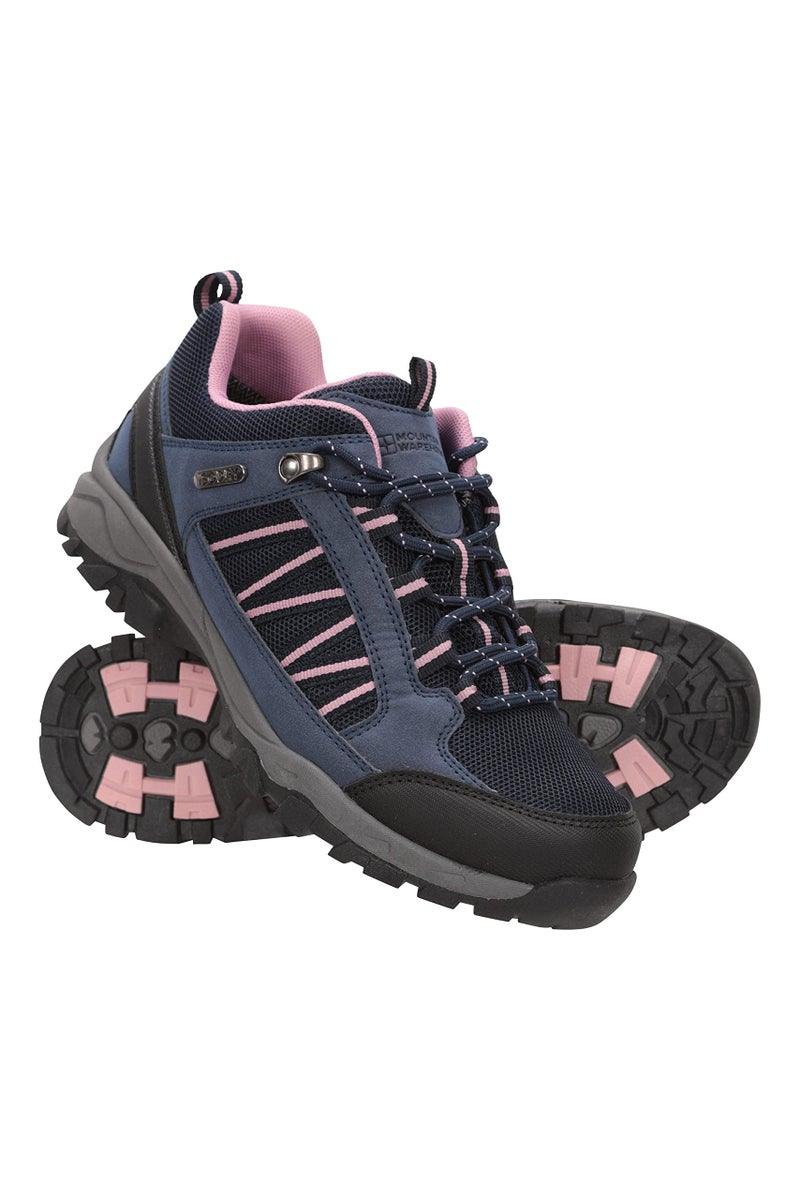 Mountain Warehouse أحذية المشي النسائية المقاومة للماء من ماونتن ويرهوس - حذاء نسائي قابل للتنفس، بطانة شبكية، نعل عالي الجر، أحذية للمشي لمسافات طويلة - لفصل الربيع، الصيف، الرحلات، التخييم، لون بحري، 39 EU - Image 1