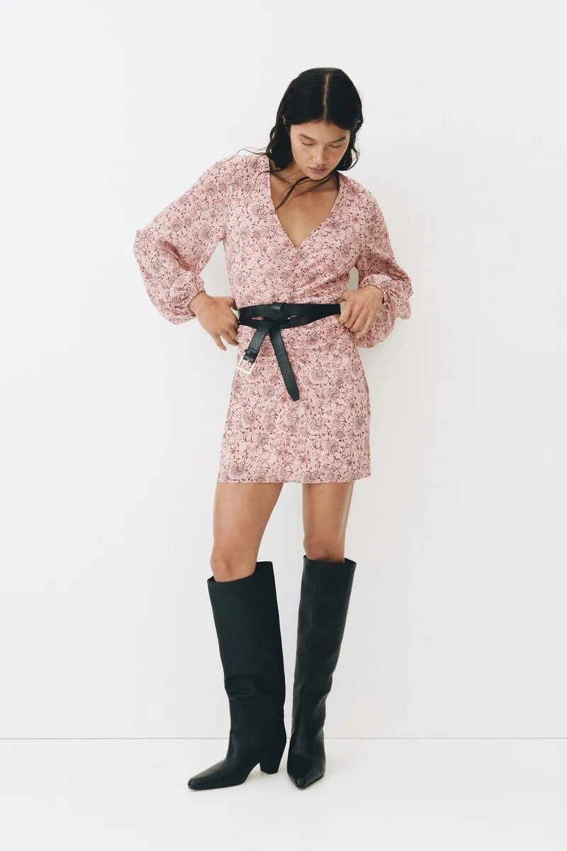 اتش اند ام فستان بتصميم مجعد وتفاصيل أزرار