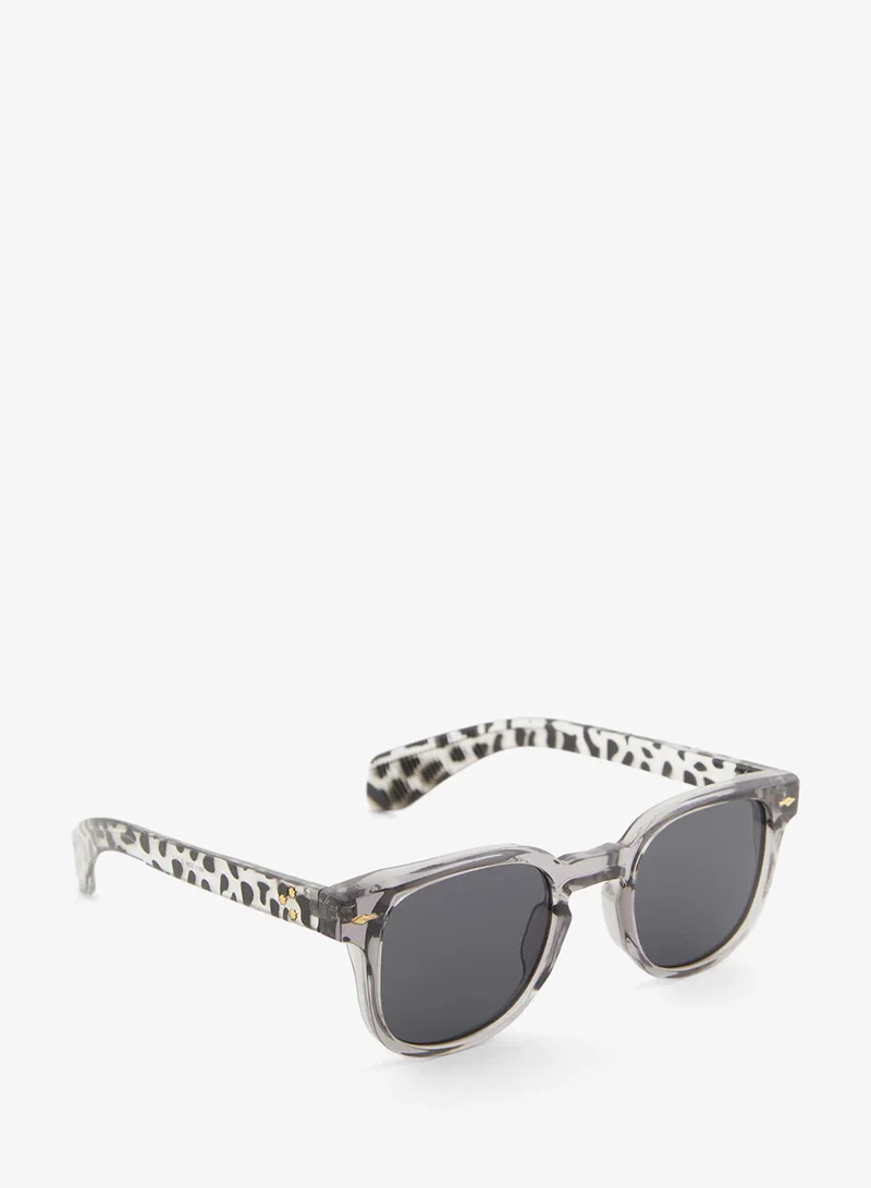 Woman Round Sunglasses