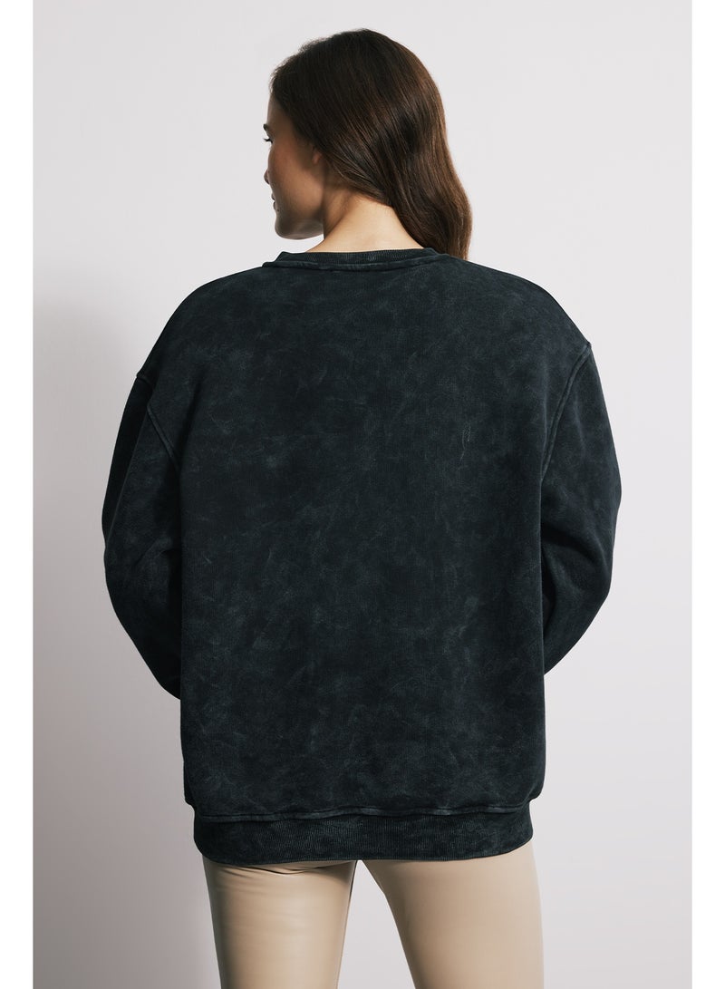 Babokah Distressed Effect Loose Fit Unisex Sweatshirt – Vintage Style Oversized Top for Men & Women - Image 4