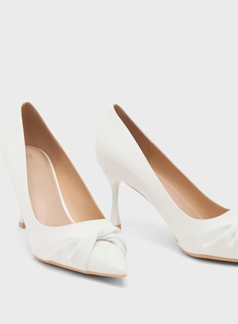 ايلا حذاء بكعب عالٍ