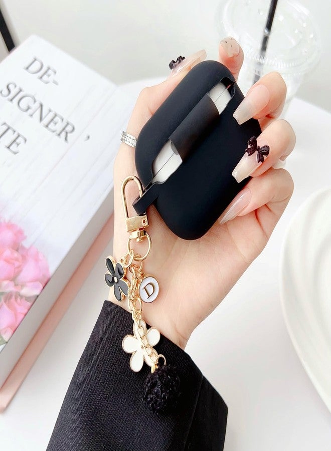 جراب أنيق لسماعات AirPods Pro 3، مناسب للفتيات والسيدات، مزود بسلسلة مفاتيح على شكل زهرة بوم بوم ومجموعة تنظيف، غطاء حماية من السيليكون الناعم لسماعات AirPods Pro من الجيل الثالث (2025)، أسود - Image 5