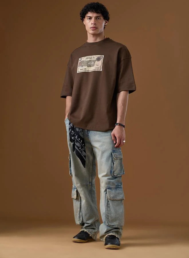 ذا سوليد ستور تيشيرت واسع بطبعة جرافيك