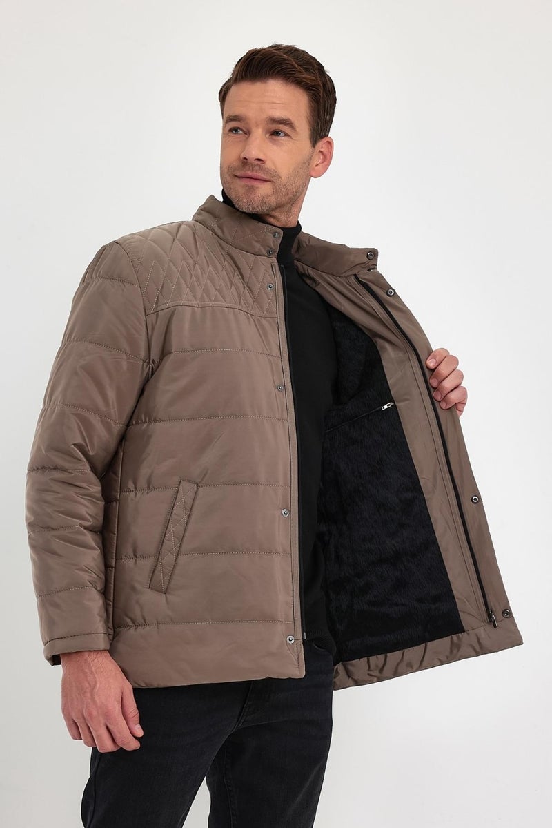 Sivaist Men's Cream Standard Fit Normal Cut Fur Lined Stand Collar Snap Detail Zippered Winter Coat  - Image 2