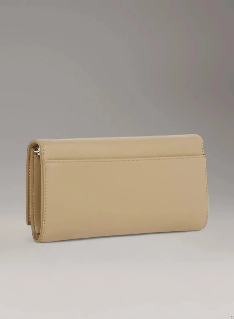 كالفن كلاين شنطة كروس بتصميم محفظة