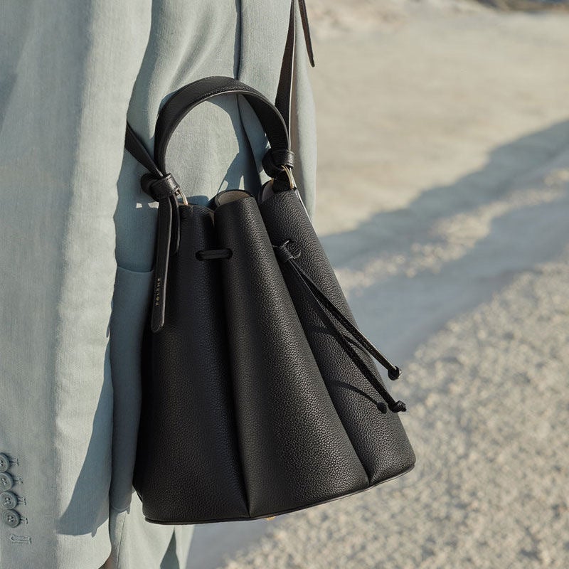 French Niche Design Polene Petal-Shaped Bucket Bag Commuter Crossbody Shoulder Bag For Women - Image 4