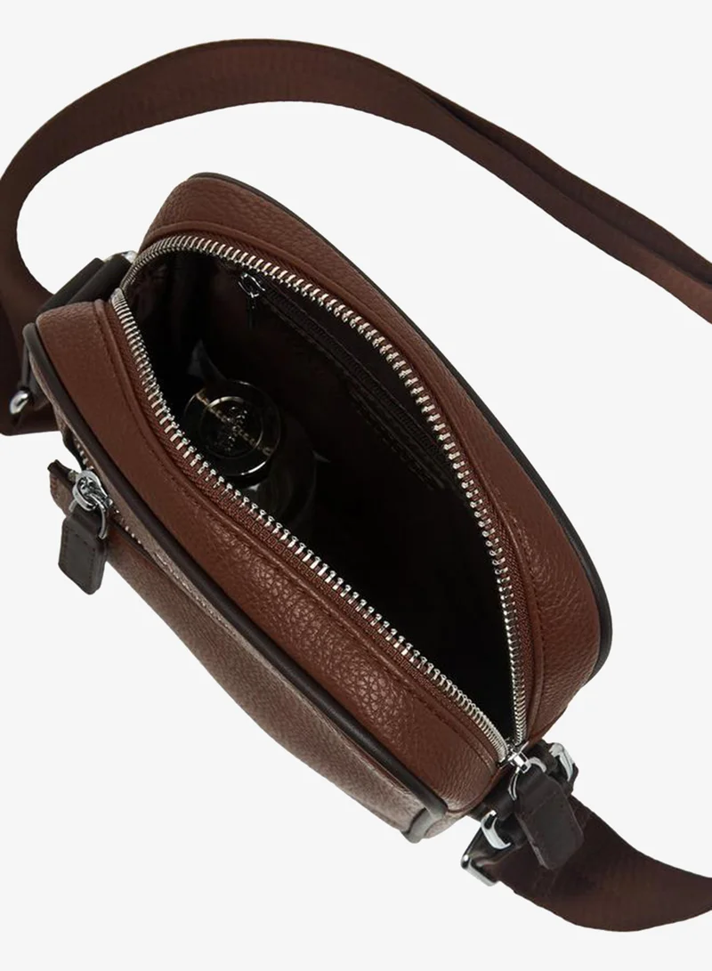 دوتشيني Men Solid Adjustable Strap Crossbody Bag