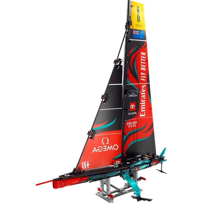 LEGO - Technic Emirates Team New Zealand AC75 Yacht 962 Pieces - 42174 - Image 2
