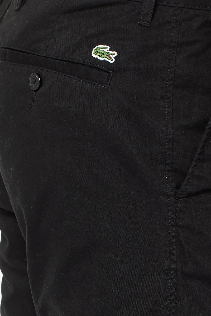 LACOSTE سروال تشينو عادي للرجال، أسود - Image 4