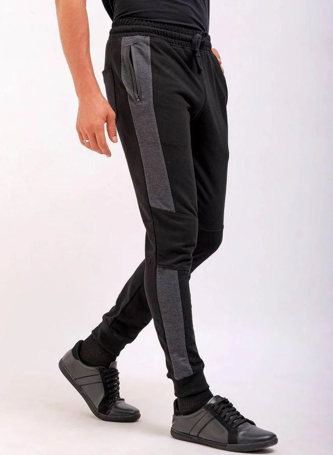 ذا انديان كراج كو Men Slim Fit Solid Mid-Rise Stretchable Knitted Jogger Trousers