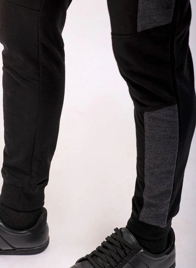 ذا انديان كراج كو Men Slim Fit Solid Mid-Rise Stretchable Knitted Jogger Trousers