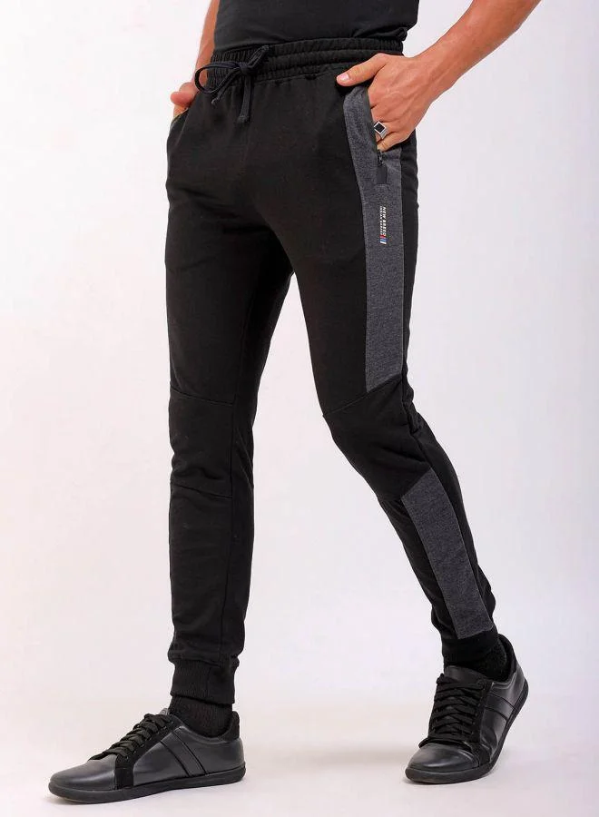 ذا انديان كراج كو Men Slim Fit Solid Mid-Rise Stretchable Knitted Jogger Trousers