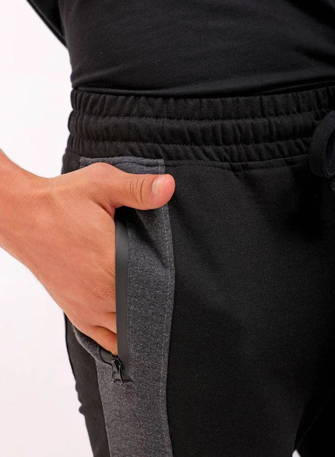 ذا انديان كراج كو Men Slim Fit Solid Mid-Rise Stretchable Knitted Jogger Trousers