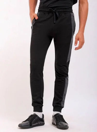 ذا انديان كراج كو Men Slim Fit Solid Mid-Rise Stretchable Knitted Jogger Trousers
