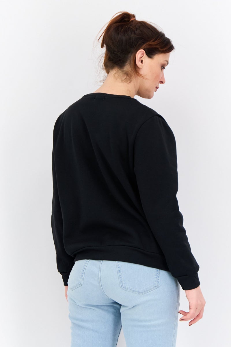 Buzz سويت شيرت مطبوع بأكمام طويلة وياقة دائرية للنساء، أسود - Image 3