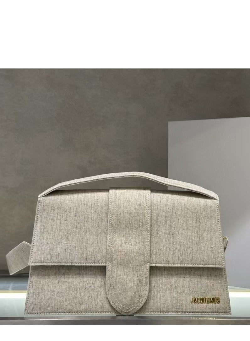 Jacquemus  حقيبة جاكيموس بحزام طويل - Image 2