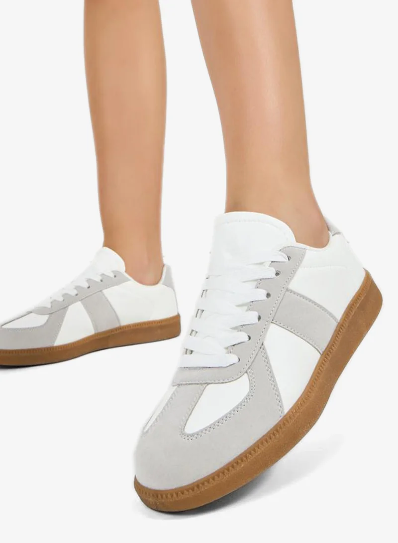 ستايلي اكتيف حذاء سنيكرز برباط غلق