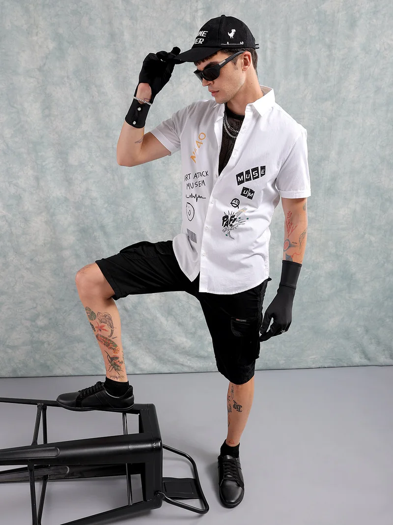 شركة المرآب الهندية Men Slim Fit Graphic Print Half Sleeves Cutaway Collar Casual Shirt
