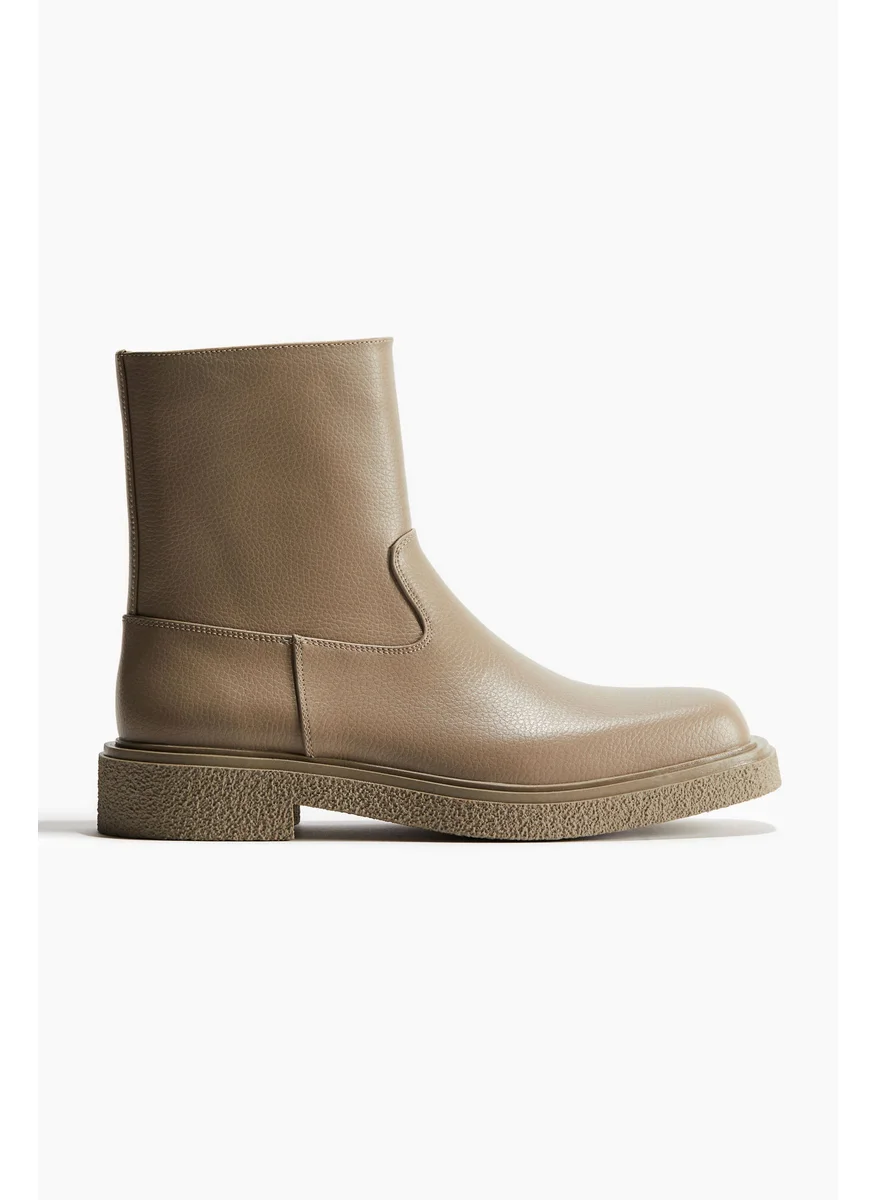 اتش اند ام Boots