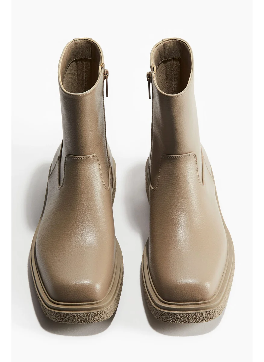 اتش اند ام Boots