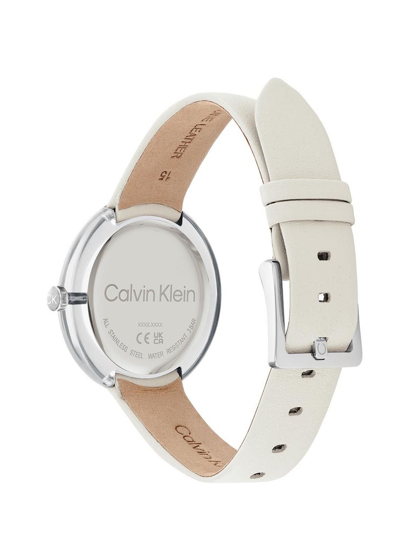 CALVIN KLEIN ساعة يد دائرية أنالوج مقاومة للماء بحزام جلدي 25200019  - Image 3