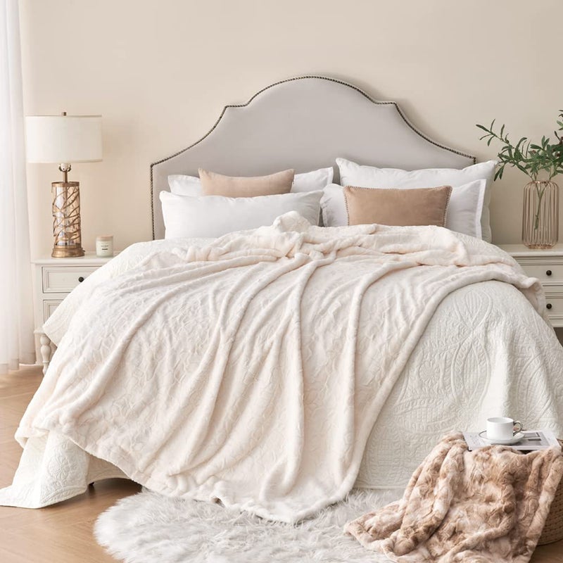 Krifey Oversized Faux Fur Blanket Super Soft Cozy Blanket Luxury Fluffy Throw Blanket Fuzzy Bed Throw Plush Christmas Blanket Gift for Women Cream 60 x 80