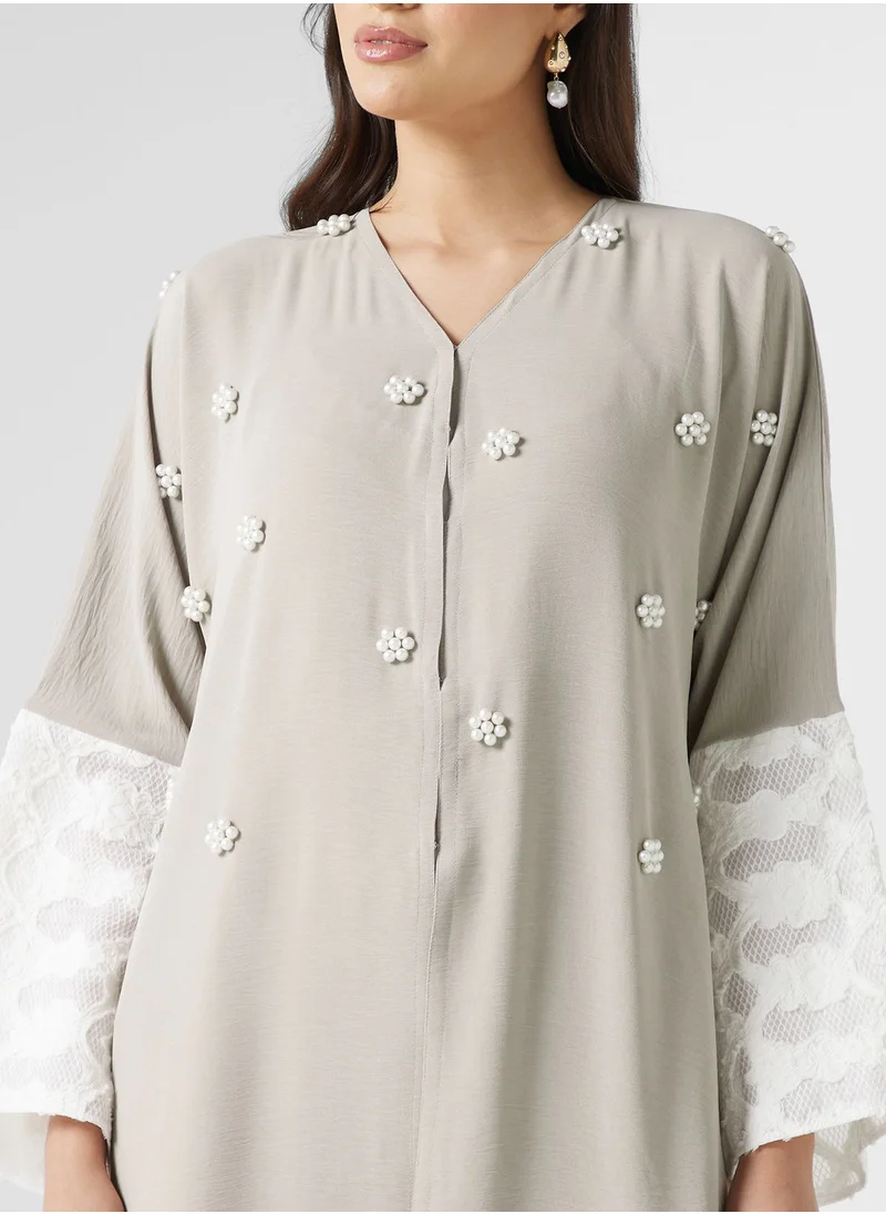 hayas closet Embellsihed Lace Detail Abaya