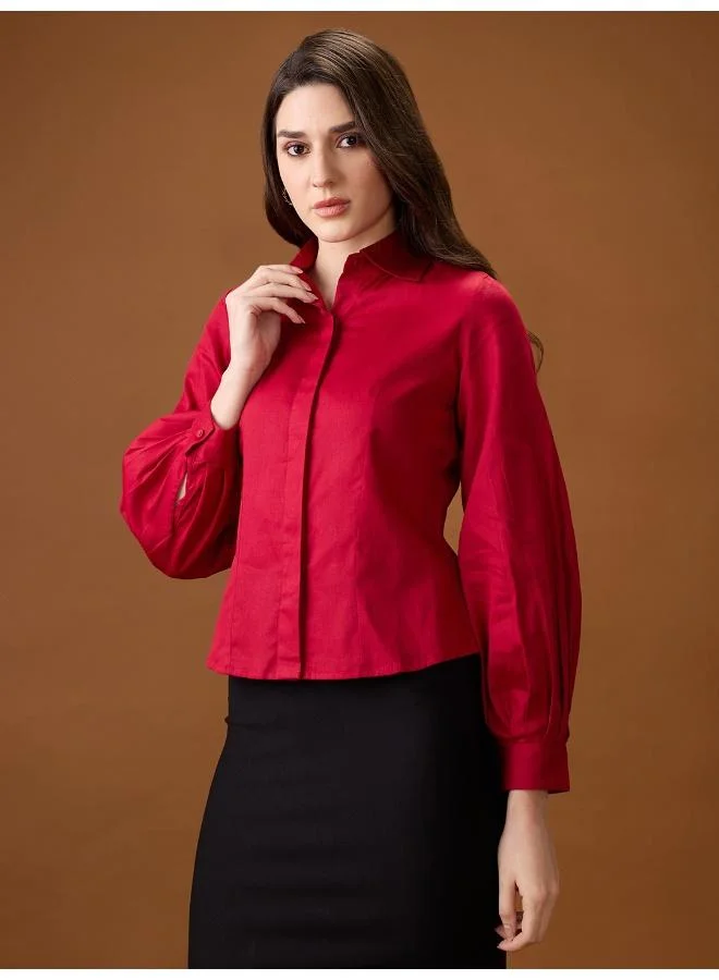 جلو باص قميص نسائي مارون بياقة وأكمام مكشكشة وحافة منحنية