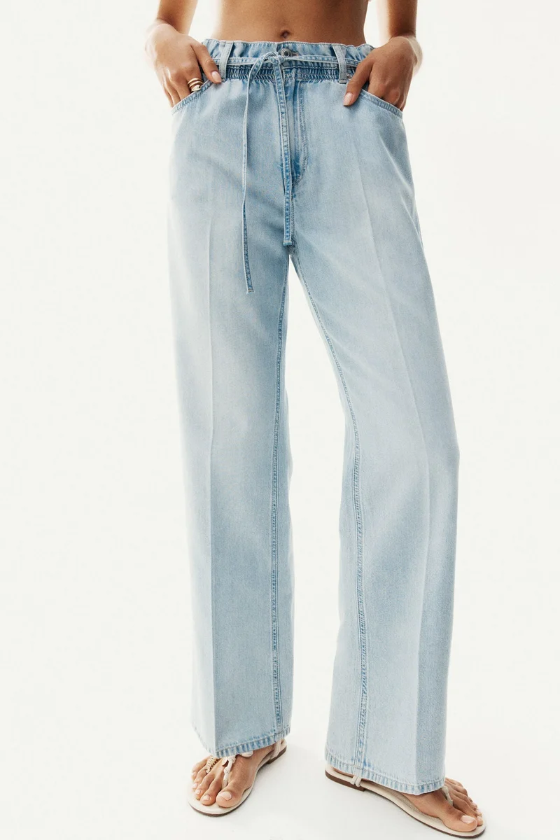 اتش اند ام جينز بخصر مكشكش مزود بحزام