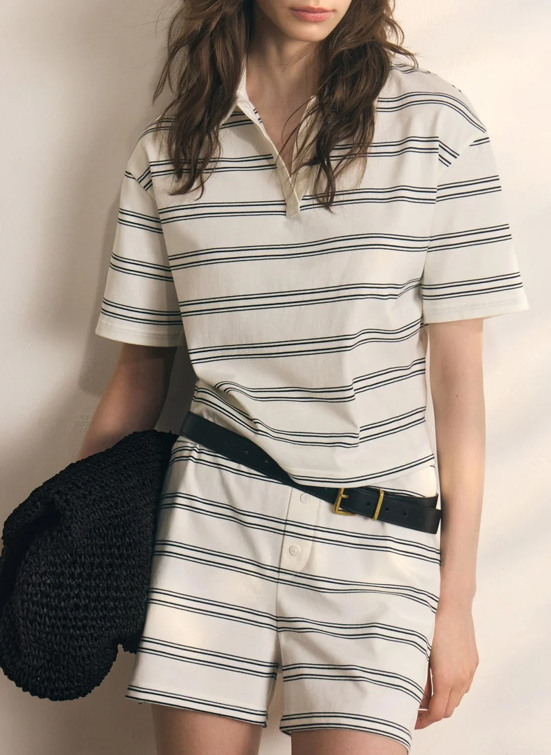 Loose-fitting cotton polo shirt with contrasting stripes