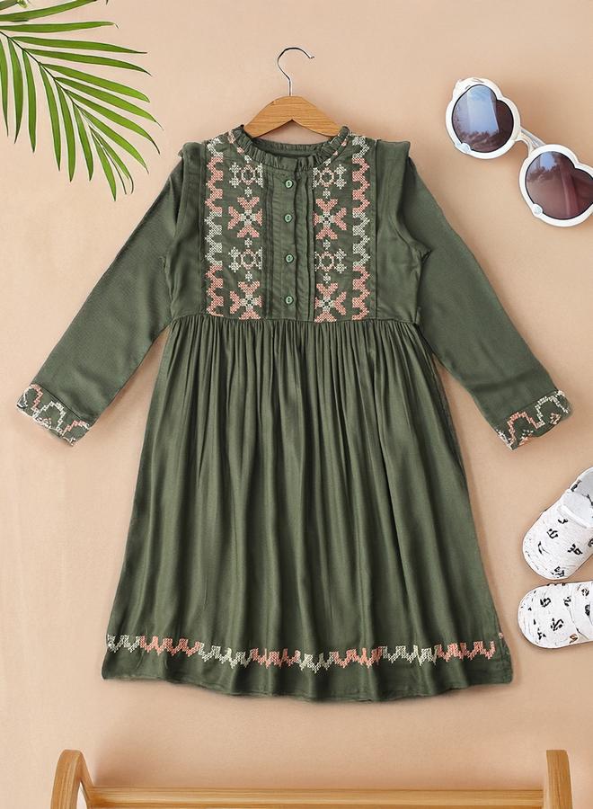 بيلا مودا فستان بتفاصيل مطرزة - Image 1