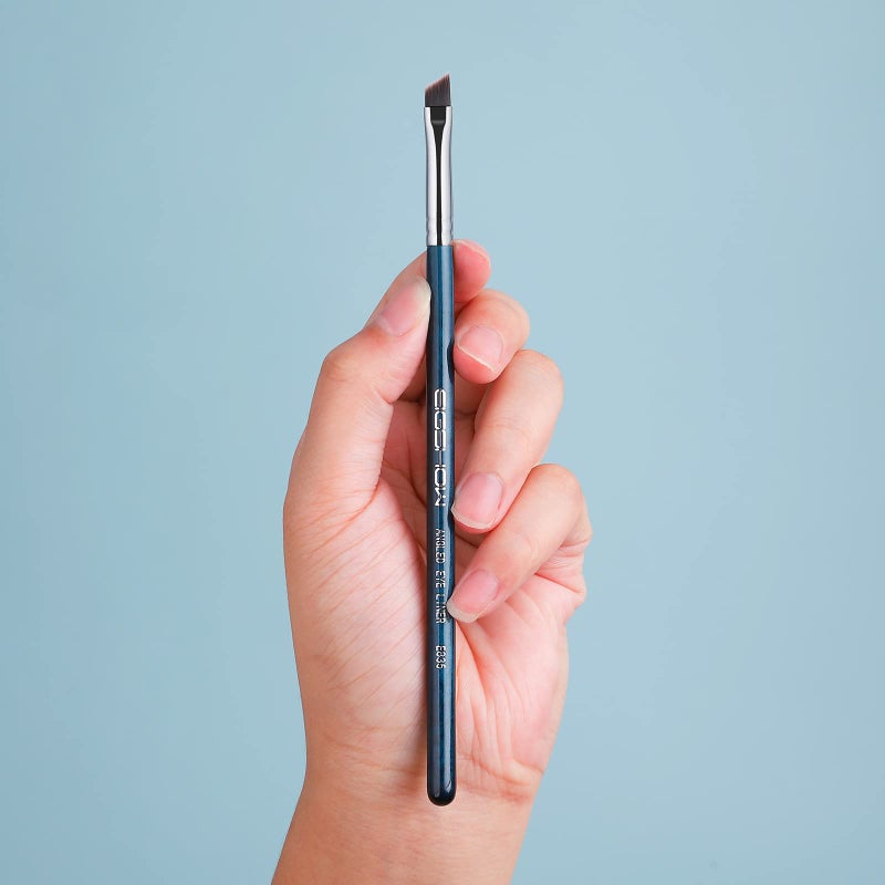 EIGSHOW Eyeliner Brush Fine Angled - PRO Precision Gel Eye Liner Makeup Brush -Ultra Thin Slanted Flat Angle - Premium Cruelty Free Synthetic Bristles (E835 Blue) - Image 3