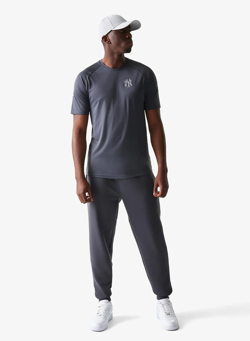 NEW ERA  New York Yankees Mlb Core Plus T-Shirt  | Best Price UAE