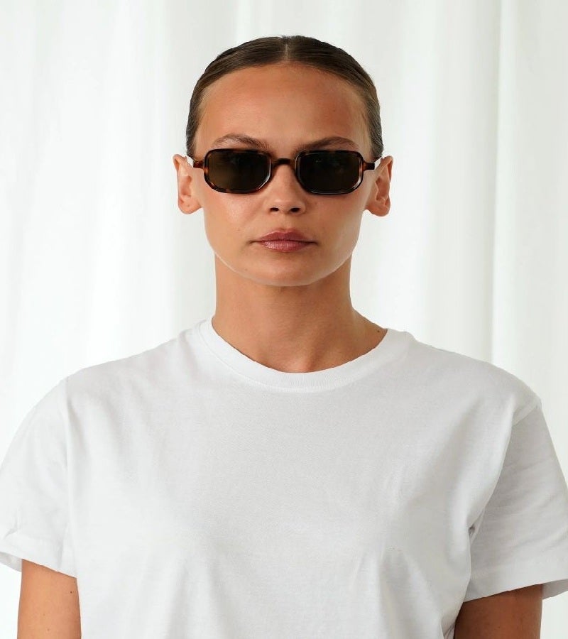  اكسبليست باوتس نظارات شمسية أنيقة بيللي للجنسين باللون الأخضر والسلحفاة - Image 4