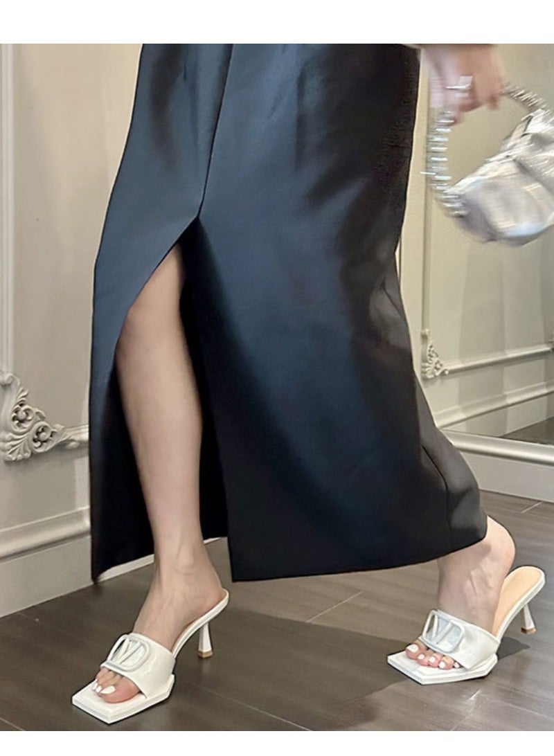 تصميم نسائي راقي وصنادل رائعة - Image 2