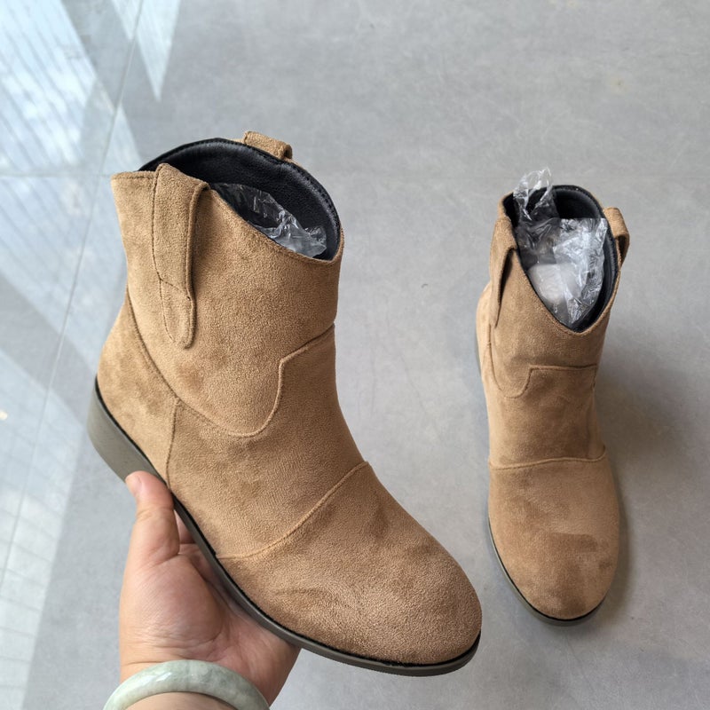 Spring Festival Is Not Closed For Business, With Large Quantities Of Ready Stock For The 2025 Winter Season: Casual Low-Heeled Round-Toe Suede Ankle Boots In Large Sizes 40-43 - Image 1