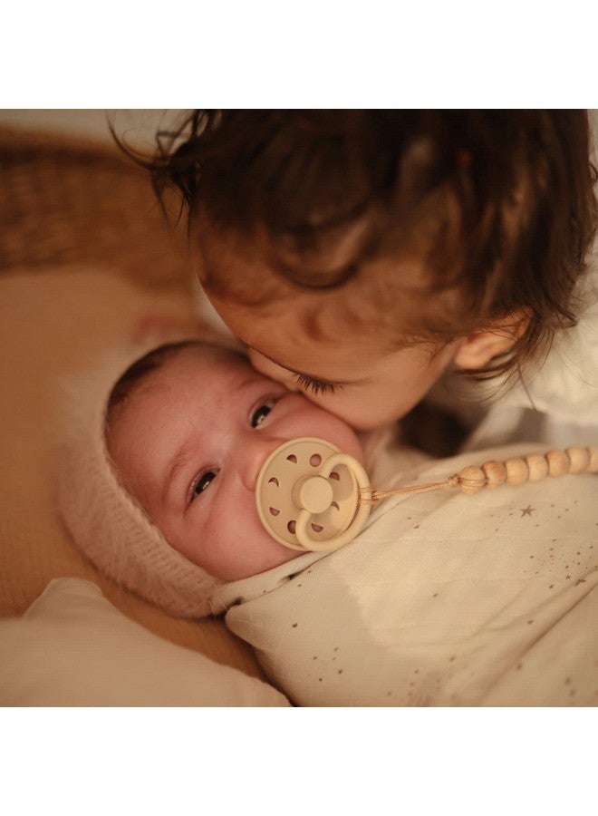 فريج لهاية فريغ مون من السيليكون الناعم الحريري للأطفال | صنع في الدنمارك | خالية من مادة BPA (أزرق بودرة/رمادي، من ٦ إلى ١٨ شهرًا) - Image 2