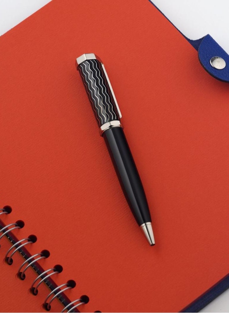 أنكورا قلم جنتلمن ١٩١٩ إصدار محدود ٨٨٨ – قابل لإعادة التعبئة – كتابة سلسة – قلم فاخر محفور – مع ضمان – هدية للرجال والنساء – حبر أزرق - Image 5