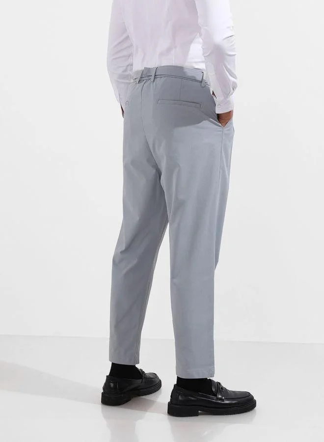 شركة المرآب الهندية Men Relaxed Fit Textured Cross Pocket Mid-Rise Trousers