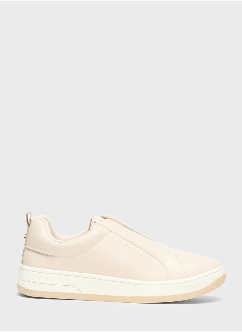 شو اكسبرس Lace Up Low Top Sneakers