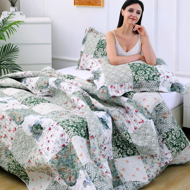 Cmfshape Romantic Patchwork Quilt Set Queen Size,Reversible Bedspread Coverlet 3-Piece,Floral Bed Cover Set with Pillow Shams,Lightweight Microfiber Bedding Set for All Season (Green,90x90) - Image 3