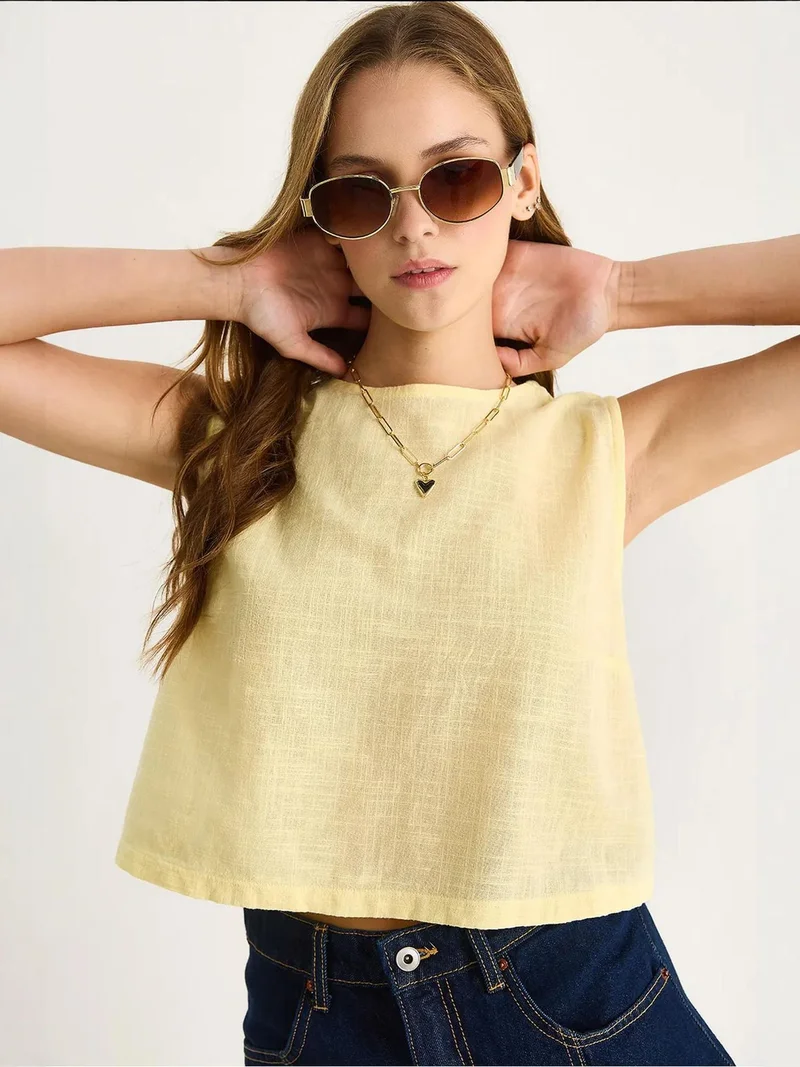 Bianco Lucci LUCCI Linen Blend Cropped Crew Neck Blouse