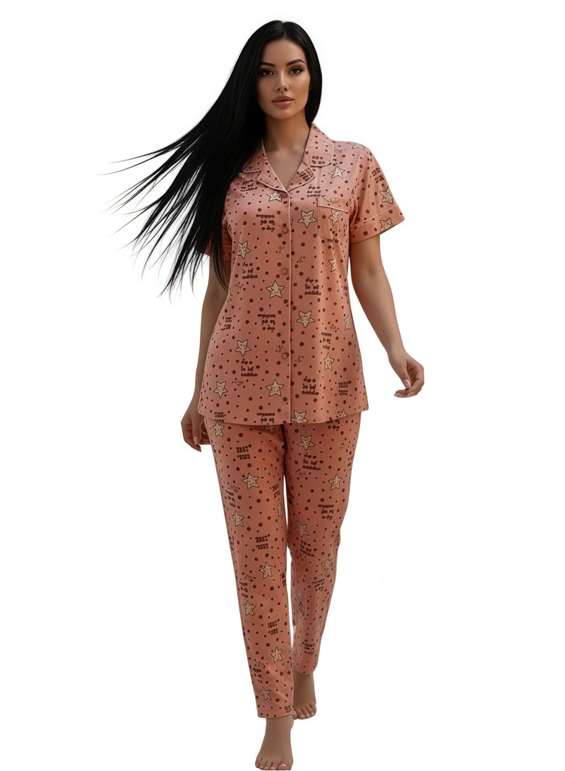 جوانا طقم بيجاما نسائي بتصميم نجوم، قميص بأزرار نصف كم وبنطال طويل - وردي - Image 3