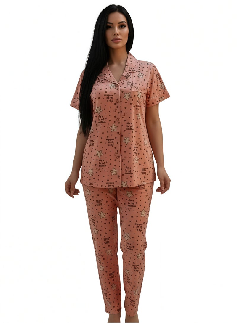جوانا طقم بيجاما نسائي بتصميم نجوم، قميص بأزرار نصف كم وبنطال طويل - وردي - Image 1