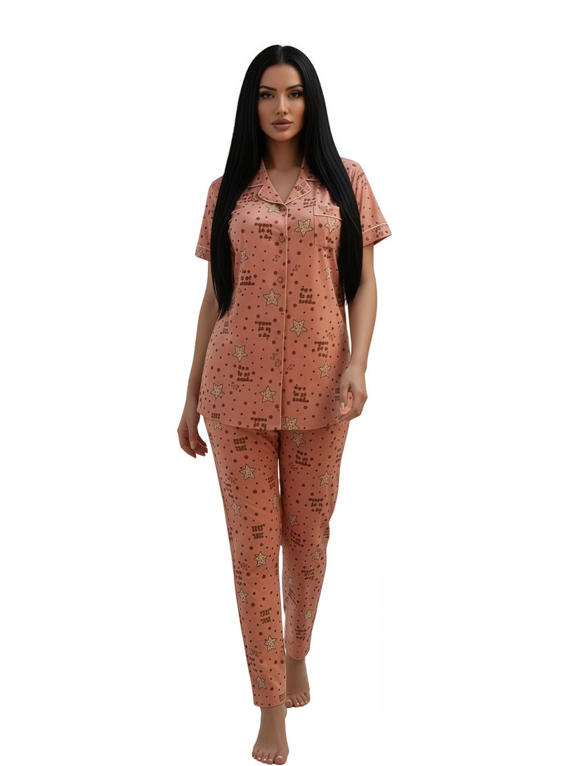 جوانا طقم بيجاما نسائي بتصميم نجوم، قميص بأزرار نصف كم وبنطال طويل - وردي - Image 2