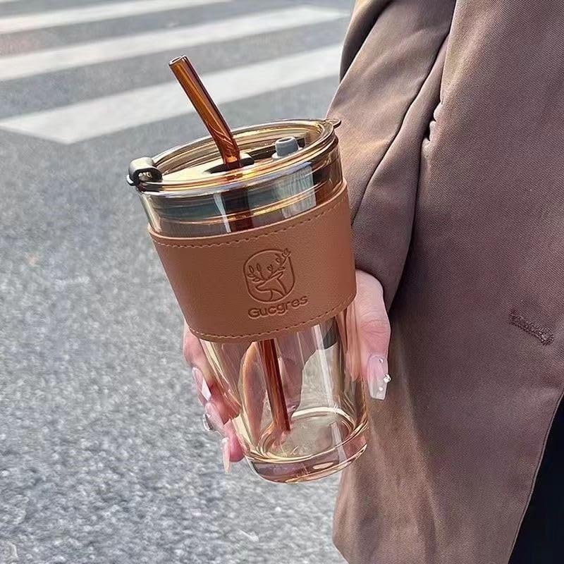 KELVEE أكواب قهوة زجاجية مع مصاصة وغطاء سعة 450 مل، كوب شاي مثلج زجاجي مع غلاف جلد، عبوة من 1، مقاوم للتسرب، قابل لإعادة الاستخدام، كوب مشروبات (بني) - Image 1