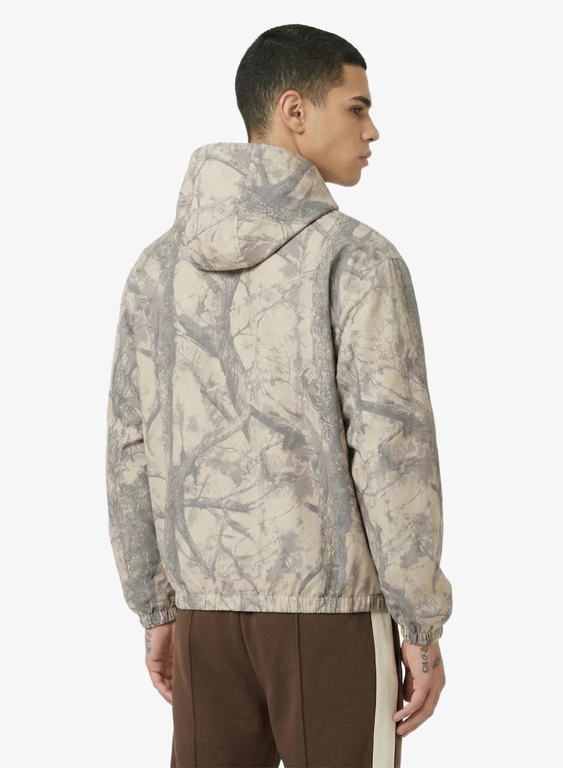 كارل كاني جاكيت عمل كبير بتصميم مموه خشبي مميز