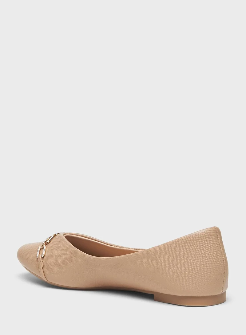 shoexpress Close Toe Ballerinas