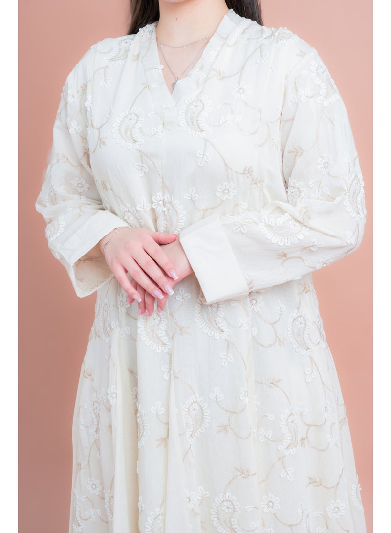 اكسا جلابية مطرزة بنقشة بتلات الزهور - Image 3